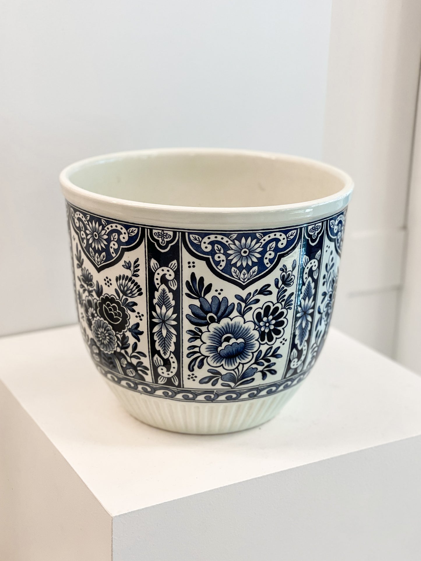 Belgium Blue & White Planter