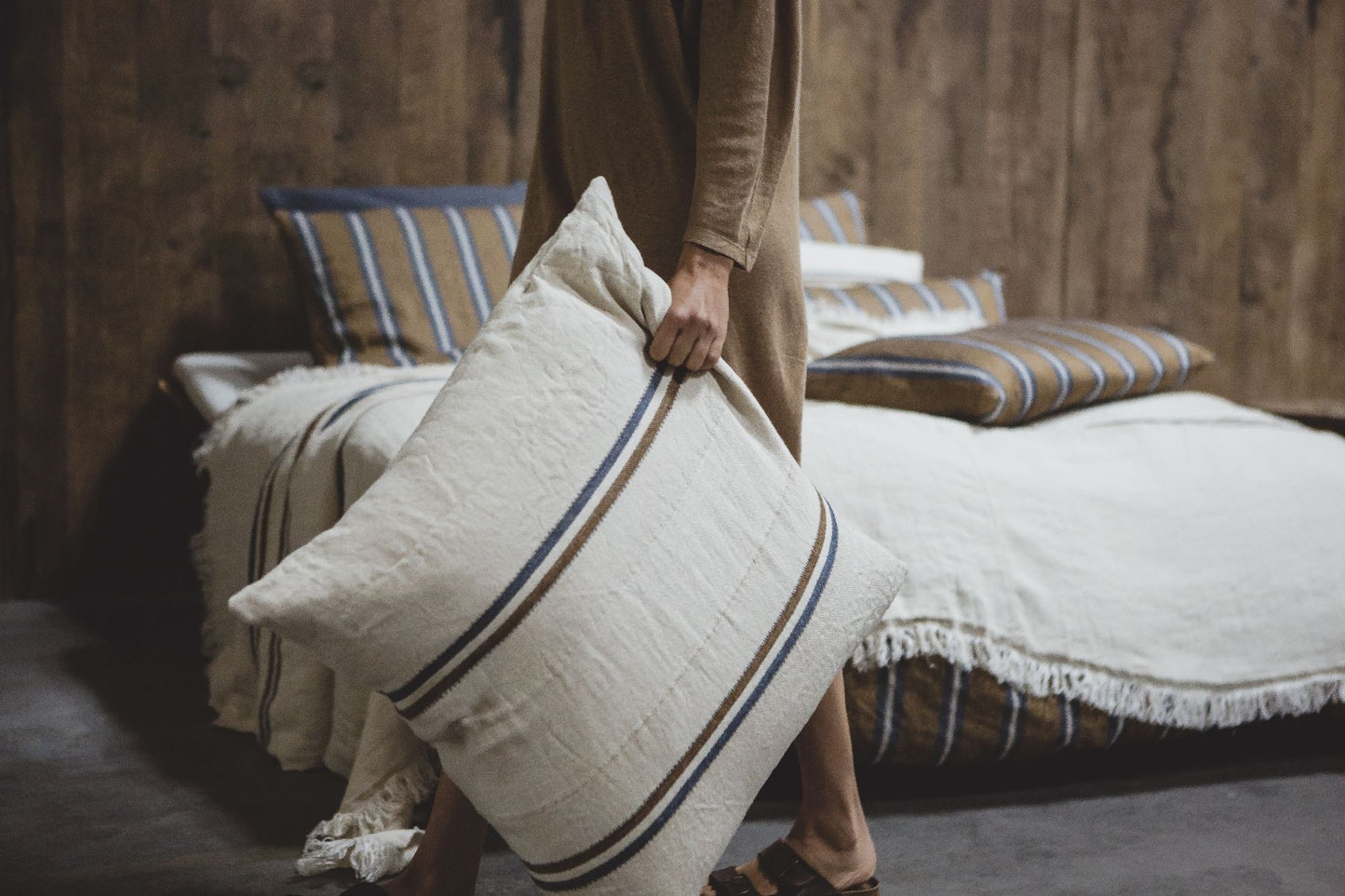 Auburn Pillow (25x25)