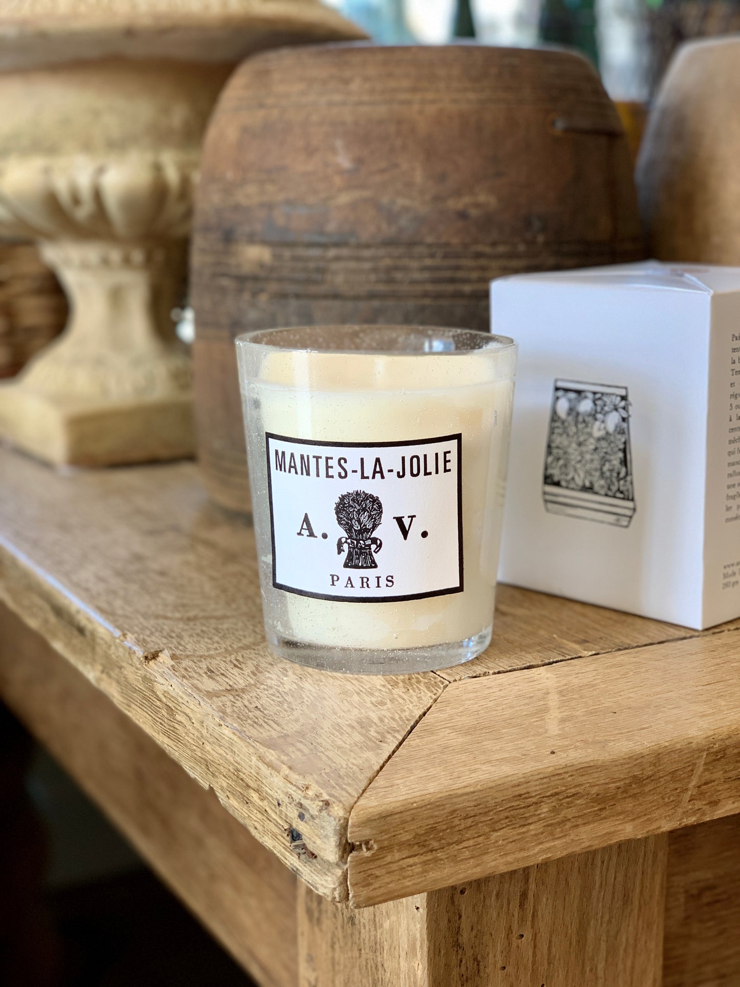 Mantes-La-Jolie Scented Candle